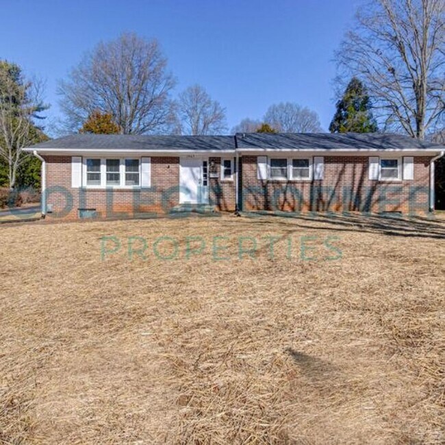 Primary Photo - 1465 Brookwood- 4 BR,2 Bth house