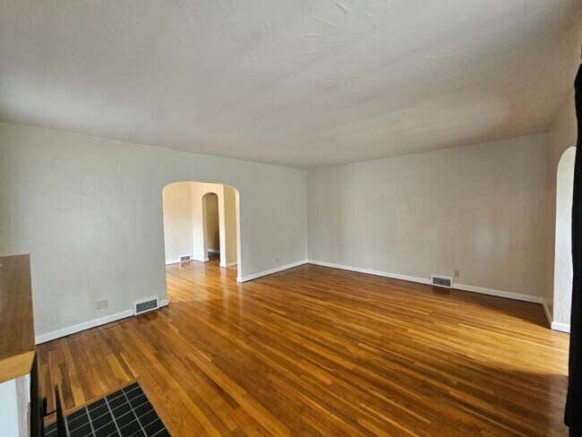 Building Photo - 303KENT