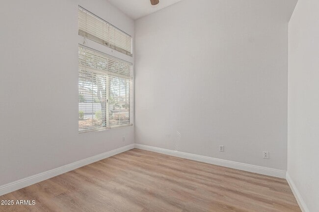 Building Photo - 15213 N 55th Way