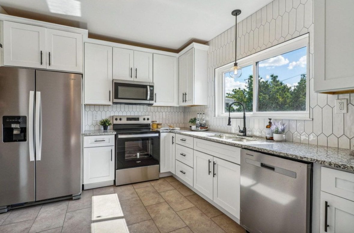 Building Photo - 4270 Broadway