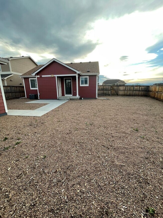 Building Photo - 2B/2B Berthoud Ranch Style Home Built with...