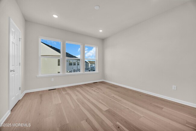 Building Photo - 16 Barton Ave