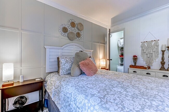 Building Photo - 2427 Park St