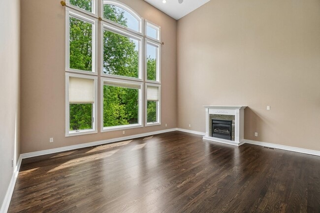 Building Photo - 1819 Brookview Dr