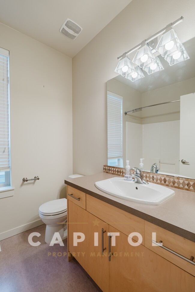 Building Photo - 3166 Vista Verde Ln SW