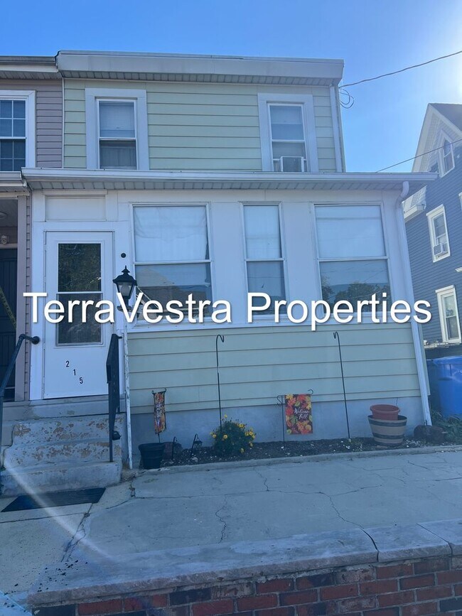 Primary Photo - 215 Maple Ave
