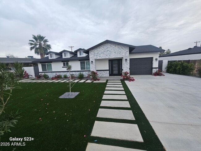 Building Photo - 2817 N 71st Pl