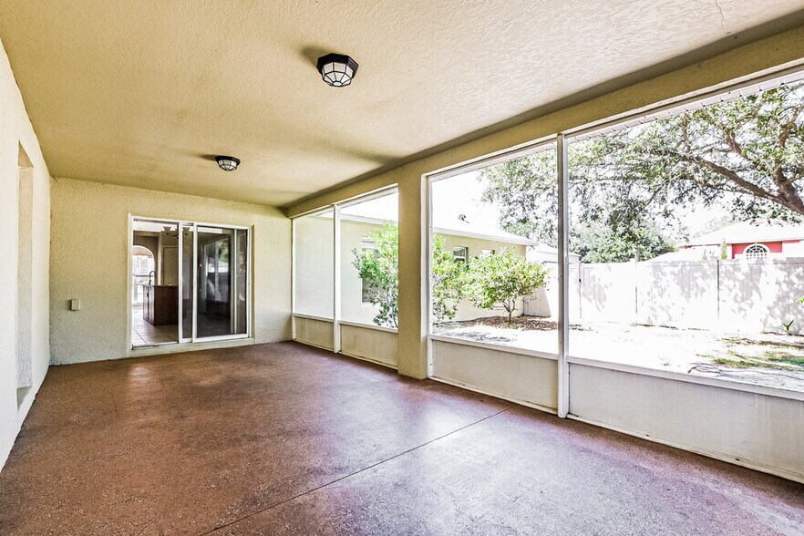 Building Photo - 801 Clear Brook Ct