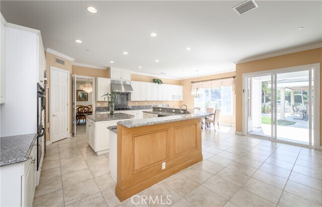 Building Photo - 21 Bent Oak