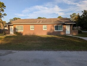 Building Photo - Nice 2/2 duplex in Crystal River