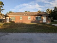 Building Photo - Updated 2/2 Duplex in Crystal River