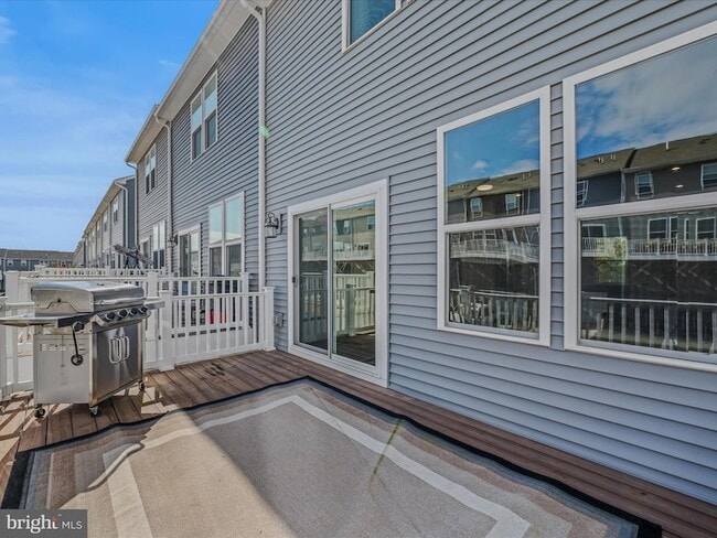 Building Photo - 179 Presidents Pointe Ave