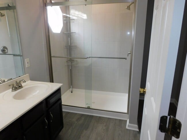 Building Photo - Spacious 4 Bedroom, 2.5 Bath Home