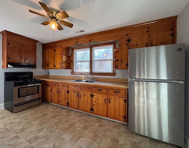 Building Photo - 321 Jefferson Ave