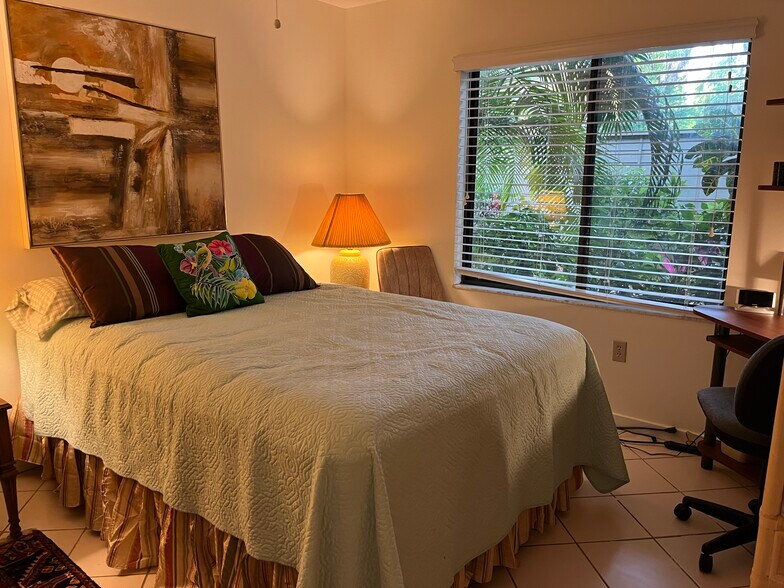 2nd BR with Queen size bed - 1603 Bayhouse Point Dr