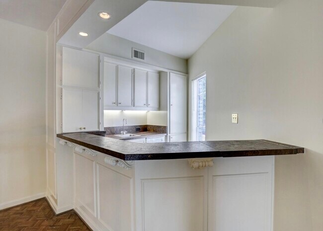 Building Photo - 7937 Woodway Dr