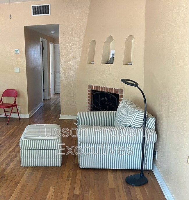 Building Photo - 1222 N Olsen Ave