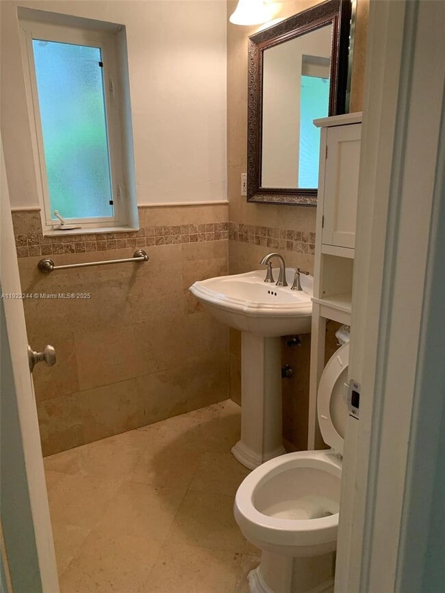 Building Photo - 809 Almeria Ave