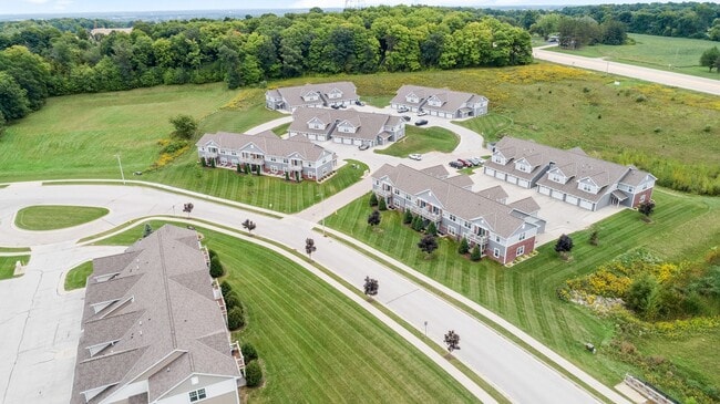 Building Photo - Condo Style Lower 2 Bedroom 2 Bathroom Apartment is Available