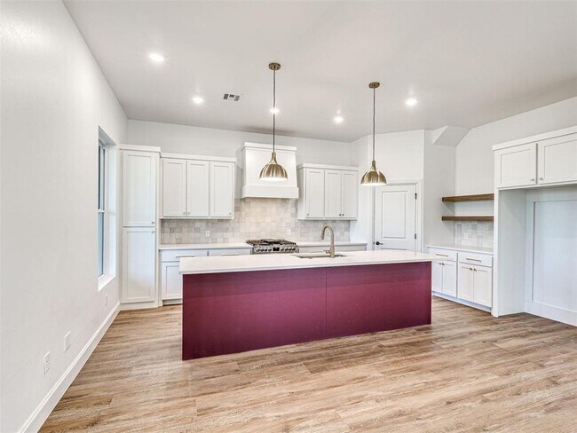 Building Photo - 29612 Memory Ln