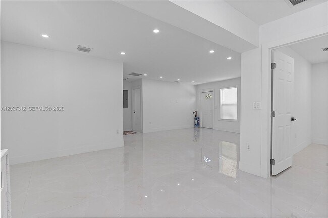 Building Photo - 1473 NE 30th Ct