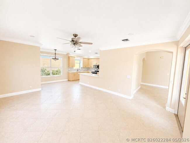 Building Photo - 740 SW 191st Ave