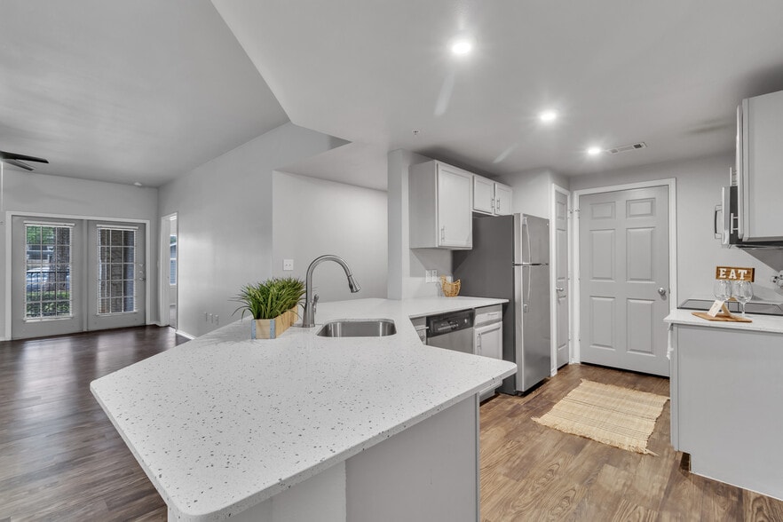 Building Photo - The Redland