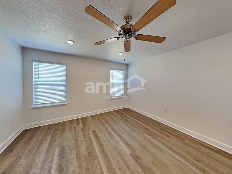 Building Photo - 16458 Cheyanne Ct