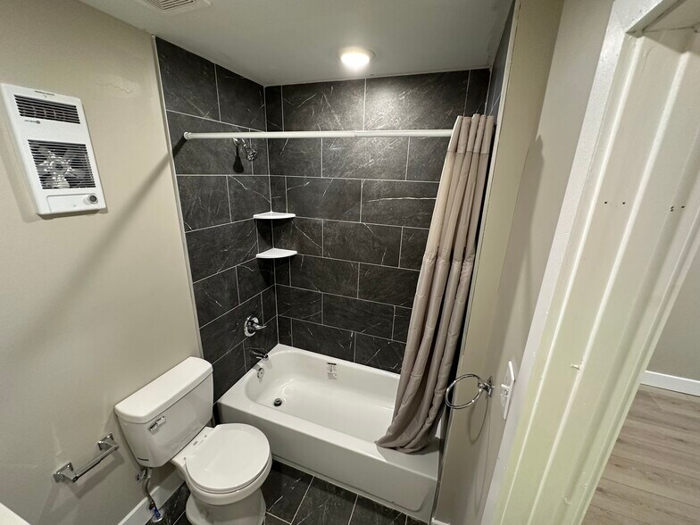 Building Photo - 4703 Penn St