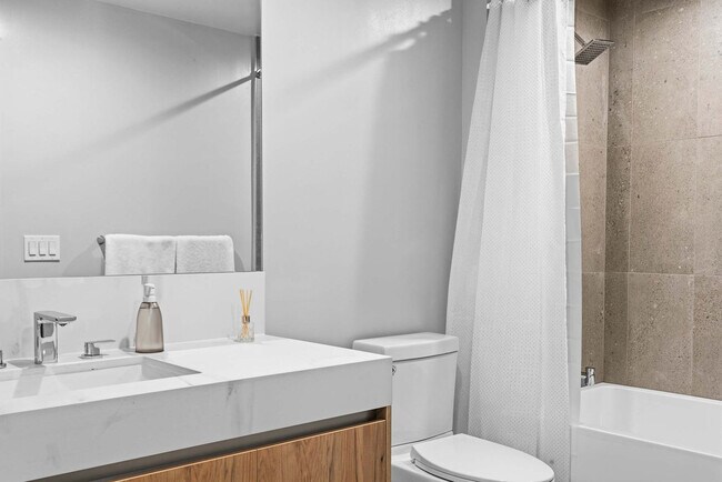 Building Photo - 11 NE 6th St