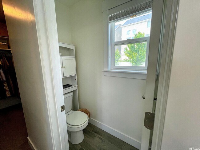 Building Photo - 616 W 4050 N