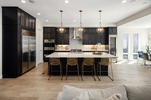 Building Photo - 6 Bedroom 5.5 Bathroom Single Family Home ...