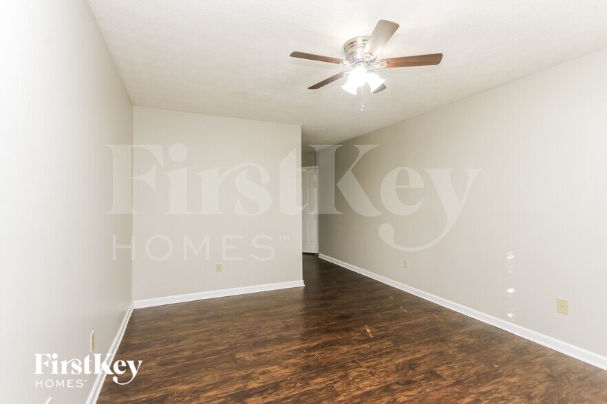 Building Photo - 5923 Prairie Creek Dr