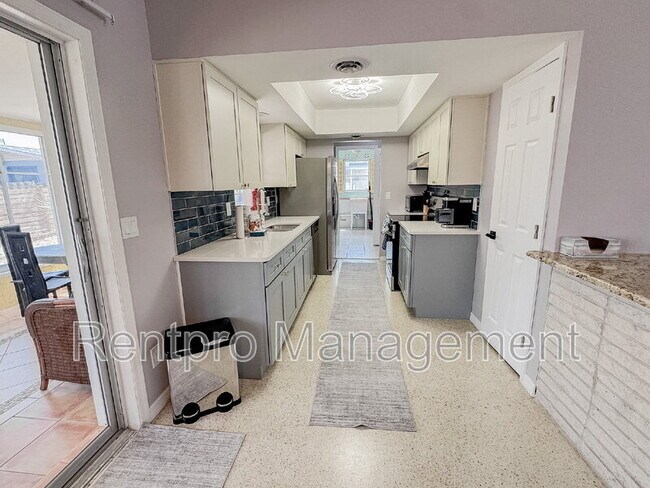 Building Photo - 2825 N Beach Rd