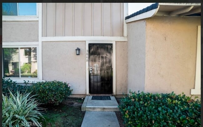 Building Photo - 3868 Chelsea Dr