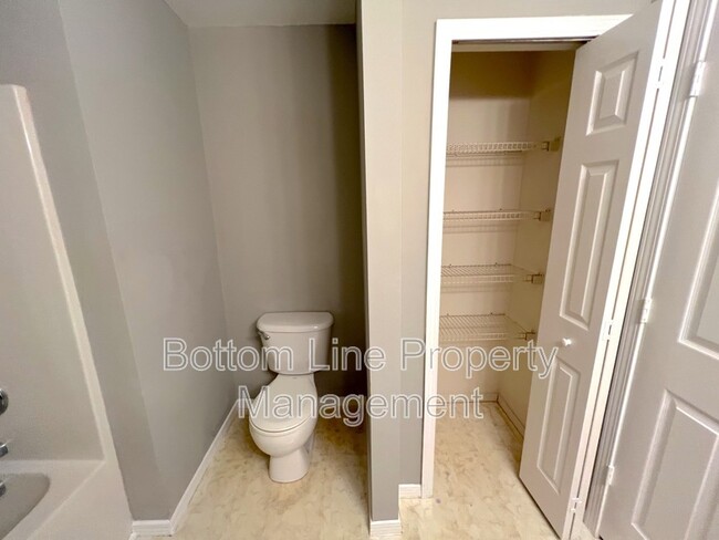 Building Photo - 10957 Dry Stone Dr