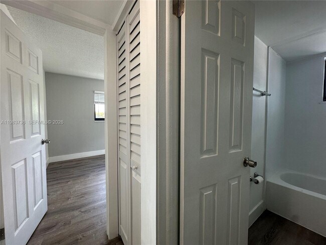 Building Photo - 529 SW 4th St