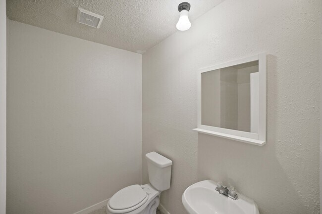 Building Photo - 15822 Danford Dr