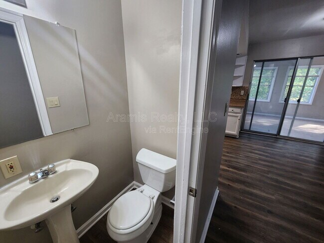 Building Photo - 1366 Heritage Glen Dr