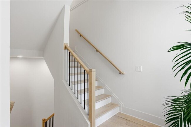 Building Photo - 1171 State St NW