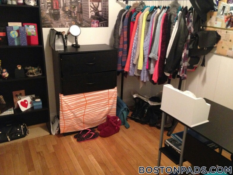 Building Photo - 289 Chelsea St