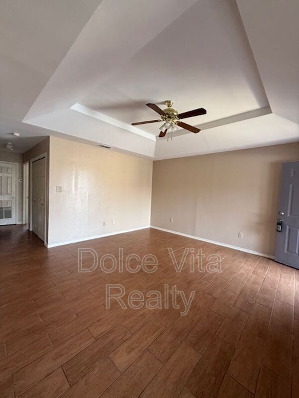 Building Photo - 4105 N 24th Ln