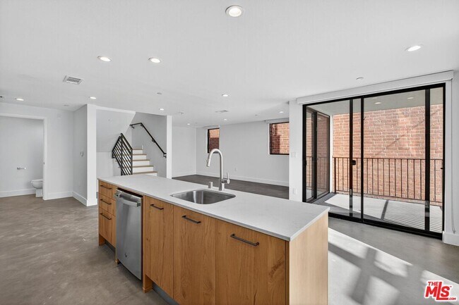 Building Photo - 2412 Eads St