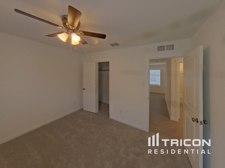 Building Photo - 819 Ponderosa Ln