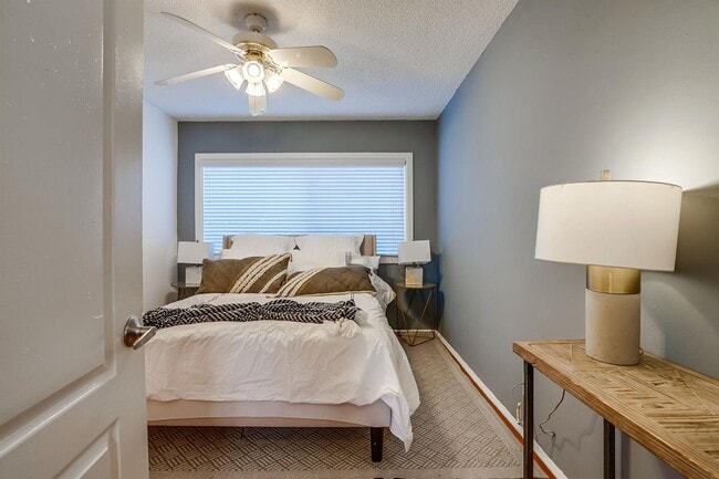 Building Photo - 625 W. 92nd St