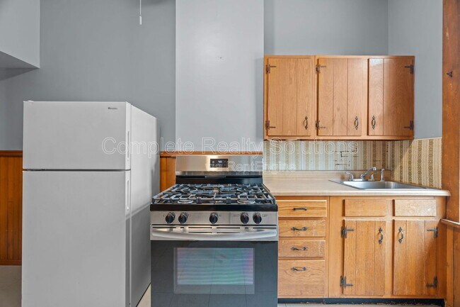 Building Photo - 1210 Lynch St