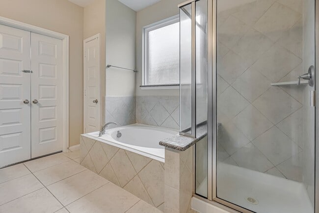 Building Photo - 17602 Stamford Oaks Dr