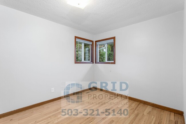 Building Photo - Spacious 3 Bedroom Ranch Home in SE Portland!