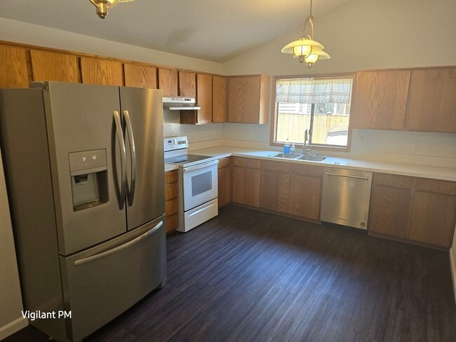 Building Photo - Amazing 3 bedroom home