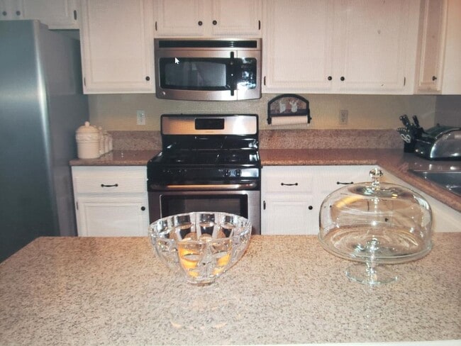 Building Photo - 8338 Woodley Pl